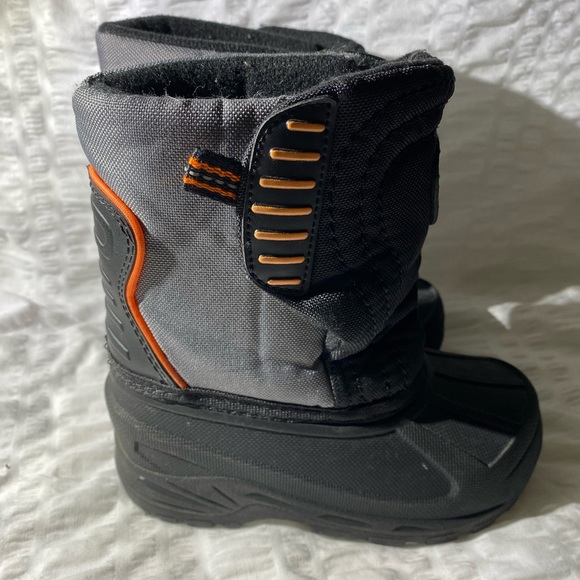 Child Size 9 Target Snow Boots. In Great Used Condition. Black Orange Winter - Picture 2 of 7